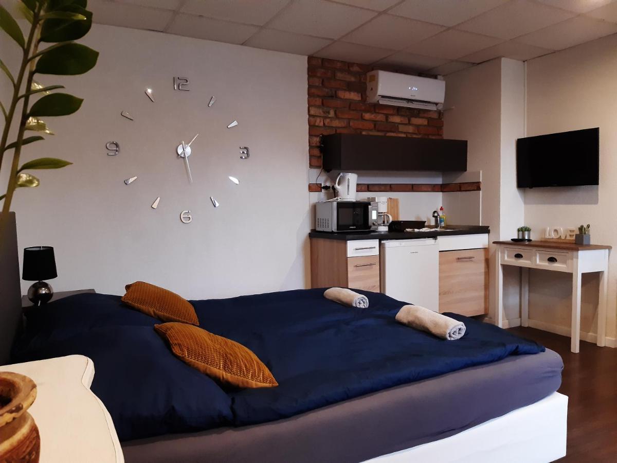 Ady Apartman Tata Extérieur photo