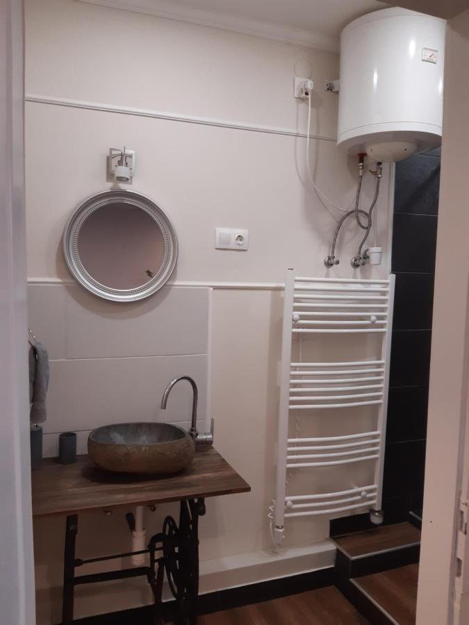 Ady Apartman Tata Extérieur photo